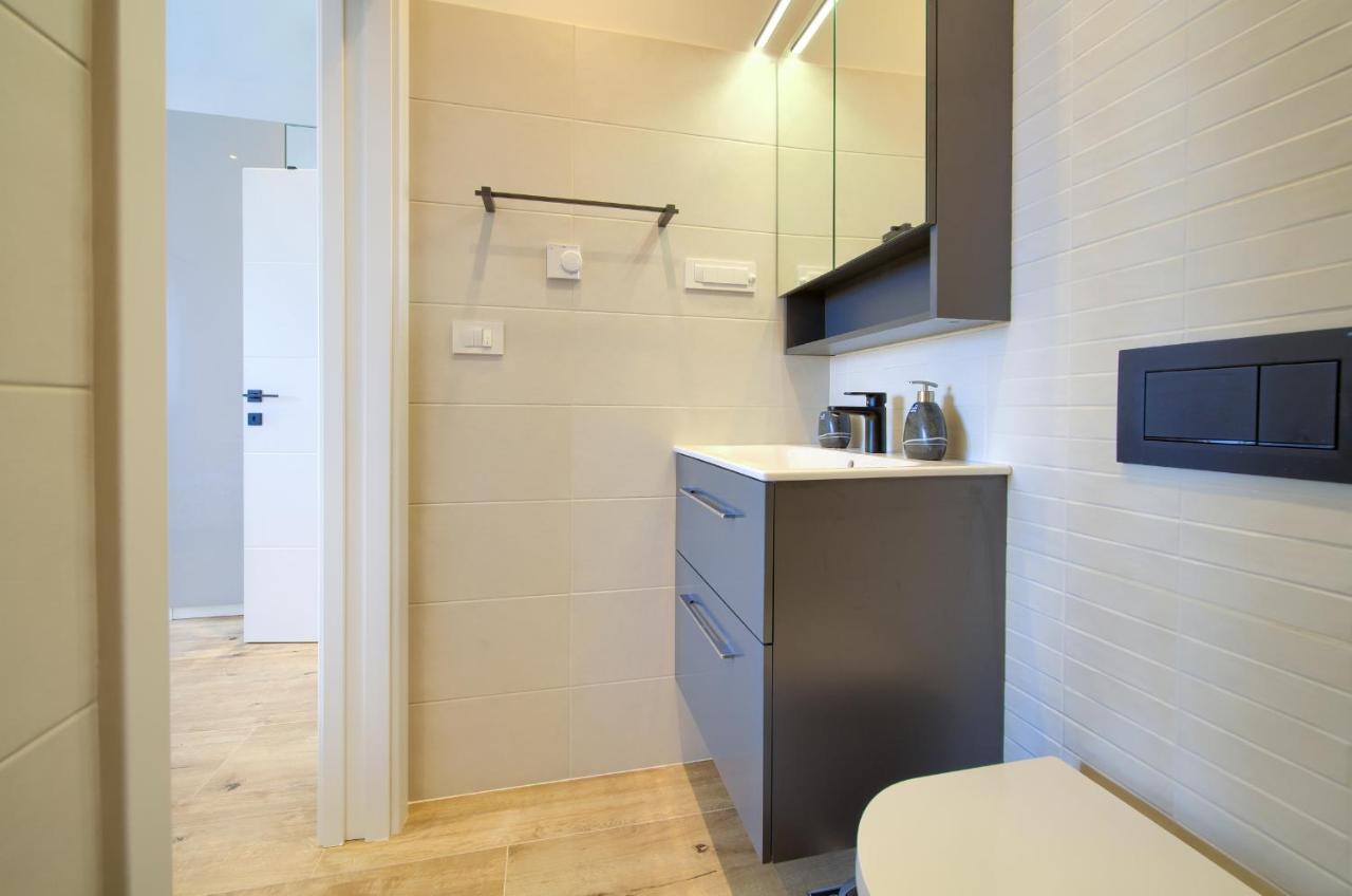 Apartman Placa Njivice Exterior photo